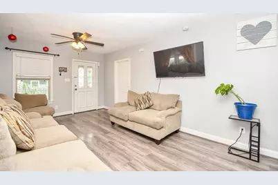 1607 Sylvester Road, Houston, TX 77009 - Photo 14