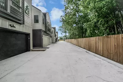 5103 Mallow Street #B, Houston, TX 77033 - Photo 32