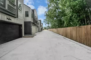 5103 Mallow St, Houston, TX 77033 - Photo 32