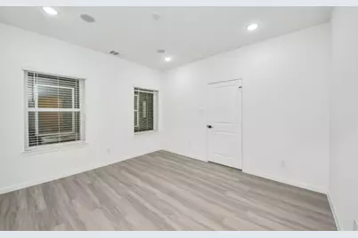 5103 Mallow Street #B, Houston, TX 77033 - Photo 24