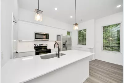 5103 Mallow Street #B, Houston, TX 77033 - Photo 2