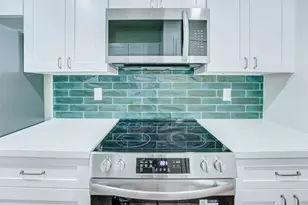 7555 Katy Fwy, Houston, TX 77024 - Photo 14