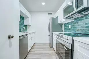 7555 Katy Fwy, Houston, TX 77024 - Photo 12