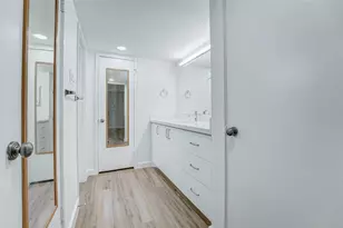 7555 Katy Fwy, Houston, TX 77024 - Photo 24