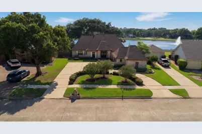 2439 Hodges Bend Circle, Sugar Land, TX 77479 - Photo 2
