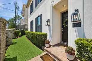 1303 Bobbitt Manor Ln, Houston, TX 77055 - Photo 4
