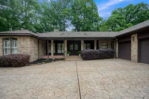 341 Rolling Hills Dr, Conroe, TX 77304 - Photo 2