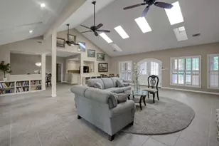 341 Rolling Hills Dr, Conroe, TX 77304 - Photo 6