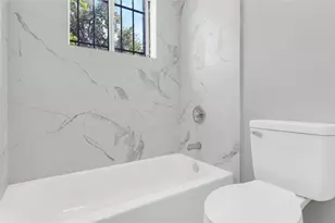 122 E Crosstimbers St, Houston, TX 77022 - Photo 8