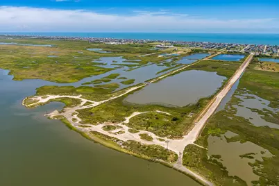 2131 Hwy 87, Crystal Beach, TX 77650 - Photo 10