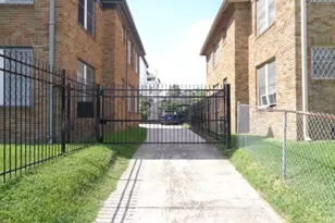 401 W Clay St, Houston, TX 77019 - Photo 4