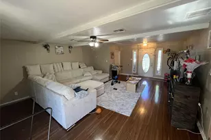 8902 Landwood Dr, Houston, TX 77040 - Photo 4