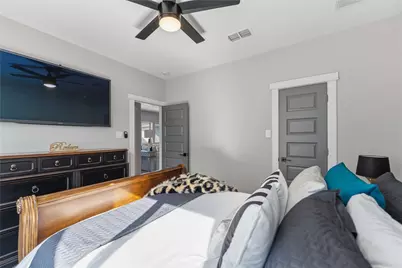 1717 Lindsey Ridge Drive, Houston, TX 77055 - Photo 12