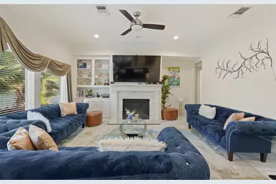 5 Camden Ct, Sugar Land, TX 77479 - Photo 8