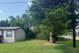 2107 Smith St, Waller, TX 77484 - Photo 10