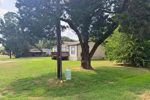 2107 Smith St, Waller, TX 77484 - Photo 8