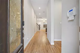 10408 Quiet Courtyard Rd, Houston, TX 77043 - Photo 2