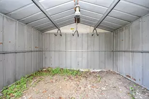 9238 Klondike St, Houston, TX 77075 - Photo 36