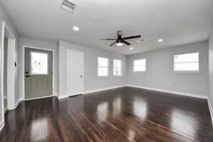 9238 Klondike St, Houston, TX 77075 - Photo 8