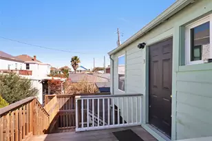 1919 Avenue O, Galveston, TX 77550 - Photo 2