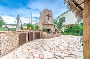 325 Palm Dr, Liverpool, TX 77577 - Photo 6