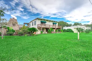 325 Palm Dr, Liverpool, TX 77577 - Photo 2
