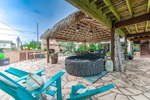 325 Palm Dr, Liverpool, TX 77577 - Photo 4