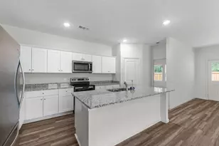 31007 Gayle Prairie Oak St, Waller, TX 77484 - Photo 2
