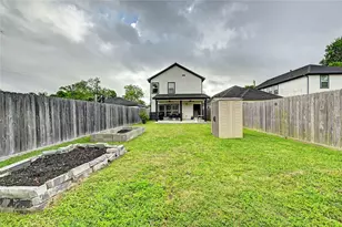 8419 Observatory St, Houston, TX 77088 - Photo 36