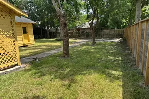 606 E 42nd St, Houston, TX 77022 - Photo 4