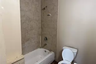 606 E 42nd St, Houston, TX 77022 - Photo 8