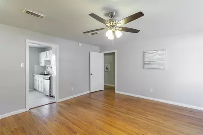313 Evans Street, Angleton, TX 77515 - Photo 2