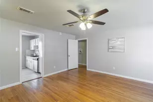 313 Evans St, Angleton, TX 77515 - Photo 2
