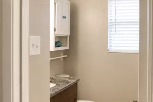 2521 Crosstimbers Dr, Huntsville, TX 77320 - Photo 4