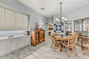 2004 E Lake Dr, Huntsville, TX 77340 - Photo 8