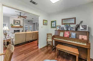 2004 E Lake Dr, Huntsville, TX 77340 - Photo 12