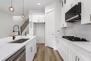 991 South Ln, Houston, TX 77088 - Photo 8