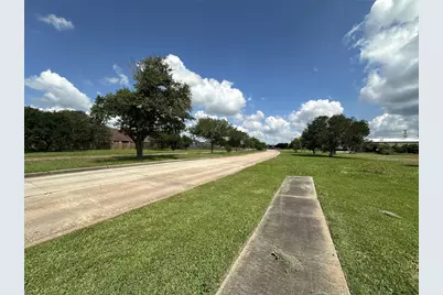 230 Lake Road, Lake Jackson, TX 77566 - Photo 2