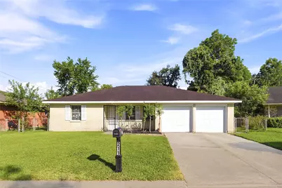 211 Estelle Circle, Texas City, TX 77591 - Photo 4