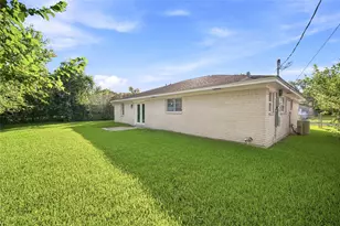 211 Estelle Cir, Texas City, TX 77591 - Photo 8