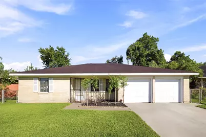 211 Estelle Circle, Texas City, TX 77591 - Photo 1