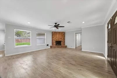 2811 Frostwood Circle, Dickinson, TX 77539 - Photo 2