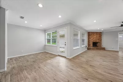 2811 Frostwood Circle, Dickinson, TX 77539 - Photo 10