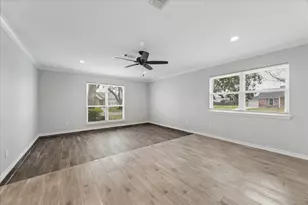 2811 Frostwood Cir, Dickinson, TX 77539 - Photo 8