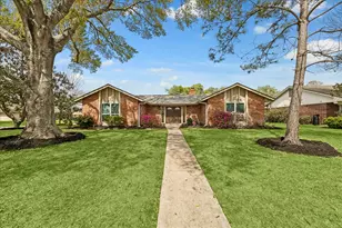 2811 Frostwood Cir, Dickinson, TX 77539 - Photo 1