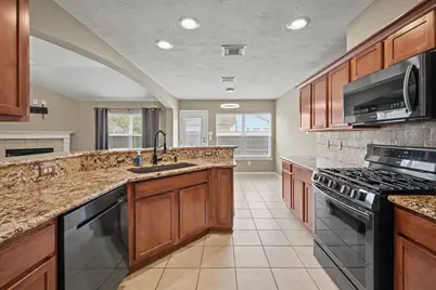 10235 Mills Run Drive, Houston, TX 77070 - Photo 10