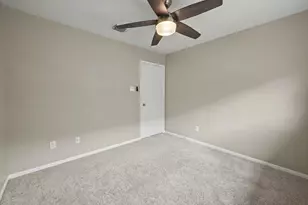 10235 Mills Run Dr, Houston, TX 77070 - Photo 18