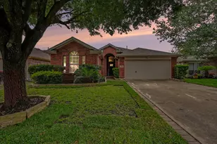 10235 Mills Run Dr, Houston, TX 77070 - Photo 2
