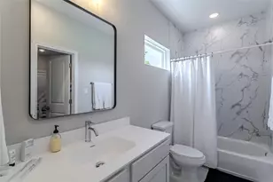8124 Esther Acres Ln, Houston, TX 77088 - Photo 16