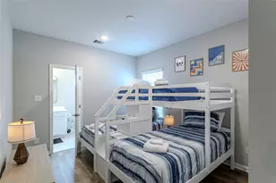 8124 Esther Acres Ln, Houston, TX 77088 - Photo 18